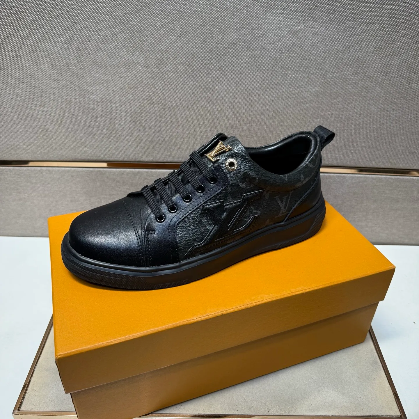⬛️Ex-factory price p400 [LV~] Men's casual shoes, 2025z cabinet sales simultaneously 🔶Code number: 38-44#️⃣ 🔷3 colors🔜The upper is made of multi-material splicing ➕Genuine leather lining, comfortable and breathable, sole: original comfortable and wear-resistant outsole, ⚠️real thing📱photographed🎬real thing is better📢📢📢